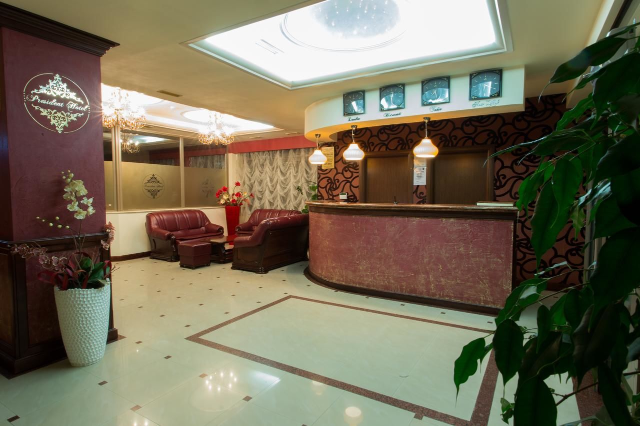 Отель President Hotel Бакэу