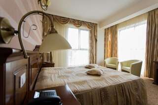 Отель President Hotel Бакэу Улучшенный двухместный номер с 1 кроватью-1